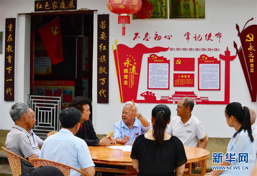 （新華全媒頭條·不忘初心、牢記使命——記者再走長征路·圖文互動）（8）風(fēng)展紅旗如畫——來自長征出發(fā)地長汀、寧化的紅色信仰報告 